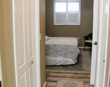 16685 Lake Circle Drive - Photo Thumbnail 17