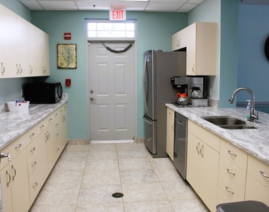 16685 Lake Circle Drive - Photo Thumbnail 25