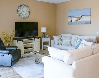 16685 Lake Circle Drive - Photo Thumbnail 7