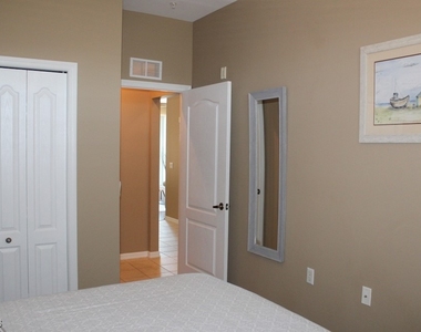 16685 Lake Circle Drive - Photo Thumbnail 11