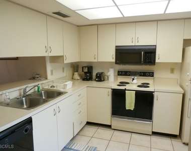 11300 Caravel Circle - Photo Thumbnail 14