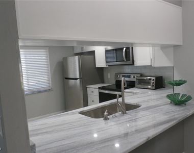 11110 Caravel Circle - Photo Thumbnail 15