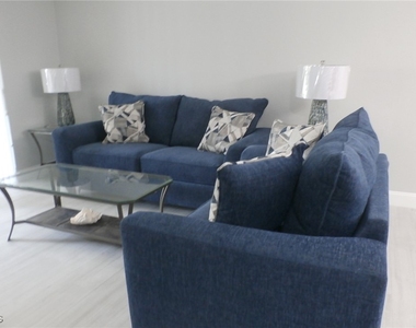 11110 Caravel Circle - Photo Thumbnail 18