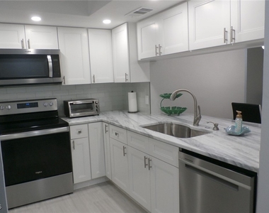 11110 Caravel Circle - Photo Thumbnail 14
