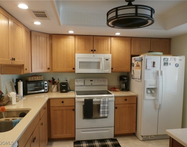 11140 Caravel Circle - Photo Thumbnail 9
