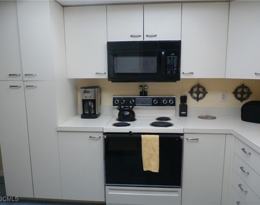 12150 Kelly Sands Way - Photo Thumbnail 4