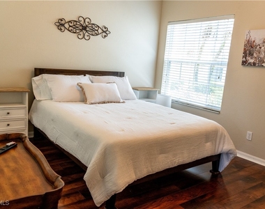 8340 Mystic Greens Way - Photo Thumbnail 16