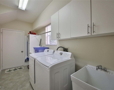 526 Lake Louise Circle - Photo Thumbnail 13
