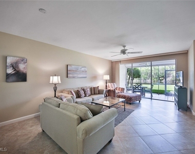 526 Lake Louise Circle - Photo Thumbnail 4
