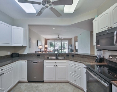 526 Lake Louise Circle - Photo Thumbnail 8