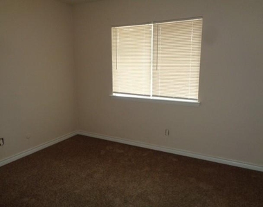5644 Birchmont Drive - Photo Thumbnail 11