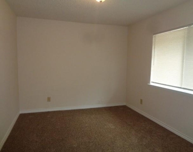 5644 Birchmont Drive - Photo Thumbnail 9