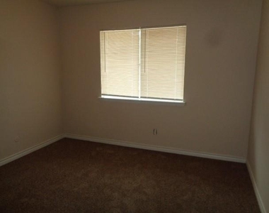 5644 Birchmont Drive - Photo Thumbnail 12