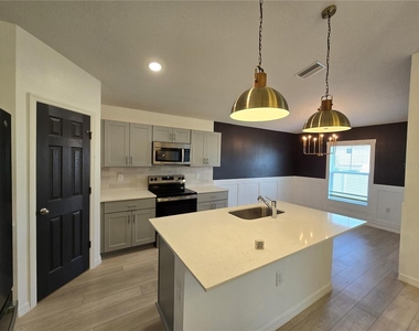 2441 Oakwood Lane - Photo Thumbnail 8