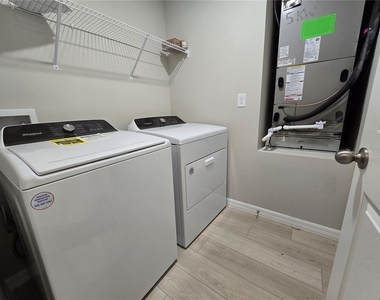 2441 Oakwood Lane - Photo Thumbnail 26