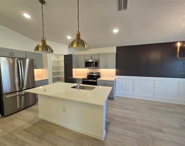 2441 Oakwood Lane - Photo Thumbnail 11
