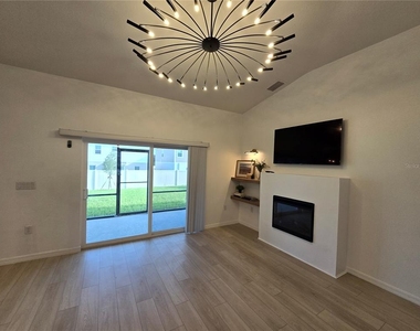 2441 Oakwood Lane - Photo Thumbnail 5