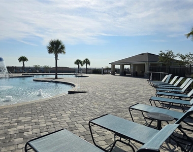 2441 Oakwood Lane - Photo Thumbnail 32