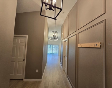 2441 Oakwood Lane - Photo Thumbnail 2
