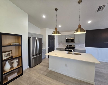 2441 Oakwood Lane - Photo Thumbnail 7