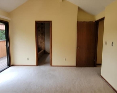 1631 Nw 94th Street - Photo Thumbnail 18