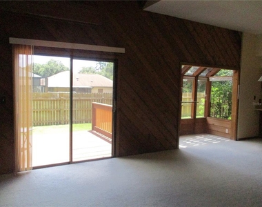 1631 Nw 94th Street - Photo Thumbnail 6