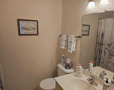 586 Lakeside Drive - Photo Thumbnail 14