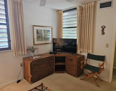 586 Lakeside Drive - Photo Thumbnail 18