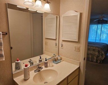 586 Lakeside Drive - Photo Thumbnail 16