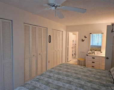 586 Lakeside Drive - Photo Thumbnail 11