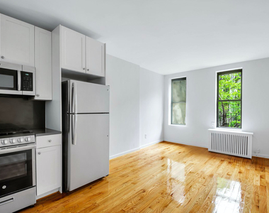 West 49 Street - Photo Thumbnail 1
