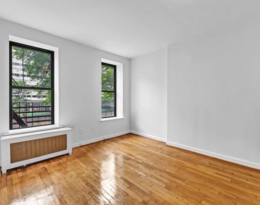 West 49 Street - Photo Thumbnail 1