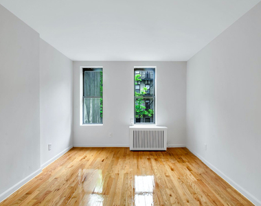 West 49 Street - Photo Thumbnail 2