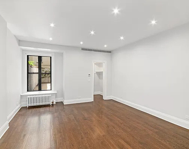 West 71st Street - Photo Thumbnail 2
