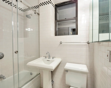 East 73rd street - Photo Thumbnail 4