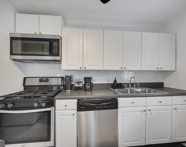 1040 Herndon Street Nw - Photo Thumbnail 9