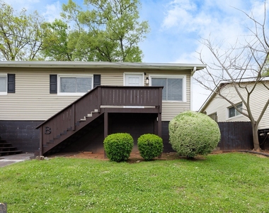 1040 Herndon Street Nw - Photo Thumbnail 2