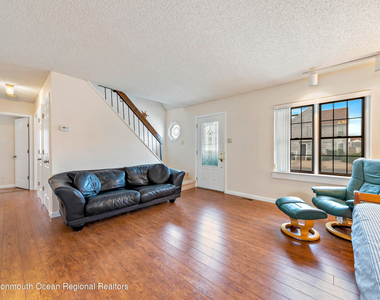 31 Peggy Lane - Photo Thumbnail 2