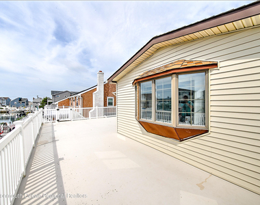 31 Peggy Lane - Photo Thumbnail 25