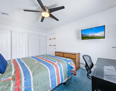 31 Peggy Lane - Photo Thumbnail 18