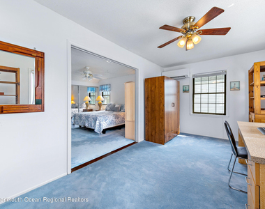 31 Peggy Lane - Photo Thumbnail 22