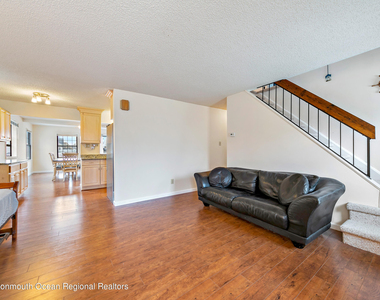 31 Peggy Lane - Photo Thumbnail 3