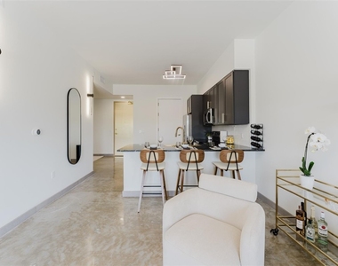 2750 Griffin Road - Photo Thumbnail 10