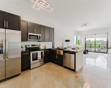2750 Griffin Road - Photo Thumbnail 4