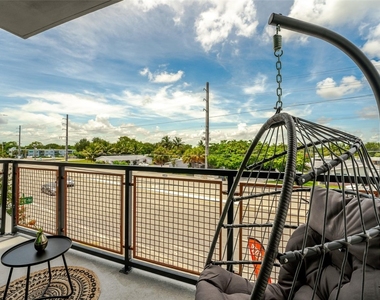 2750 Griffin Road - Photo Thumbnail 2