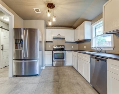 3112 Olive Place - Photo Thumbnail 3