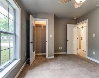 3112 Olive Place - Photo Thumbnail 5