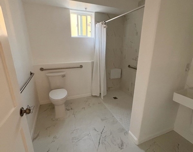 700 N Hill Place - Photo Thumbnail 14