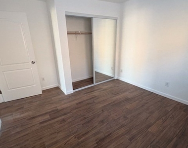 700 N Hill Place - Photo Thumbnail 13