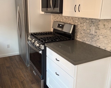 700 N Hill Place - Photo Thumbnail 1